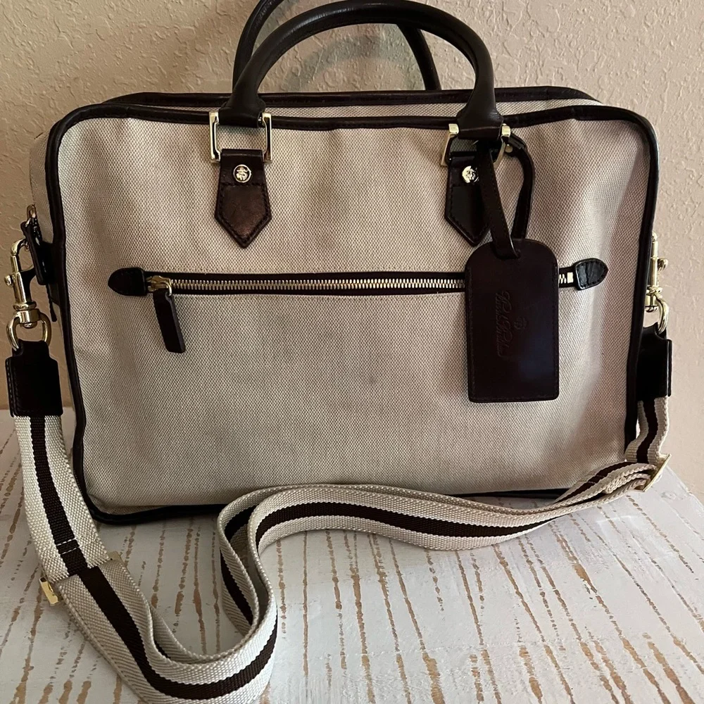 Brooks Brothers Elegant Cream and Brown Travel Bag